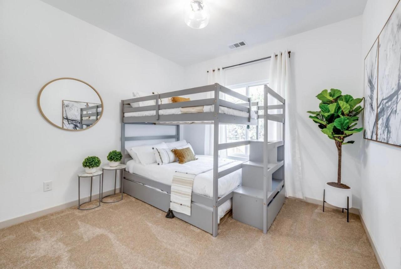 Stylish Townhome Near At&T Stadium, Globe Life, Six Flags & More Arlington Ngoại thất bức ảnh