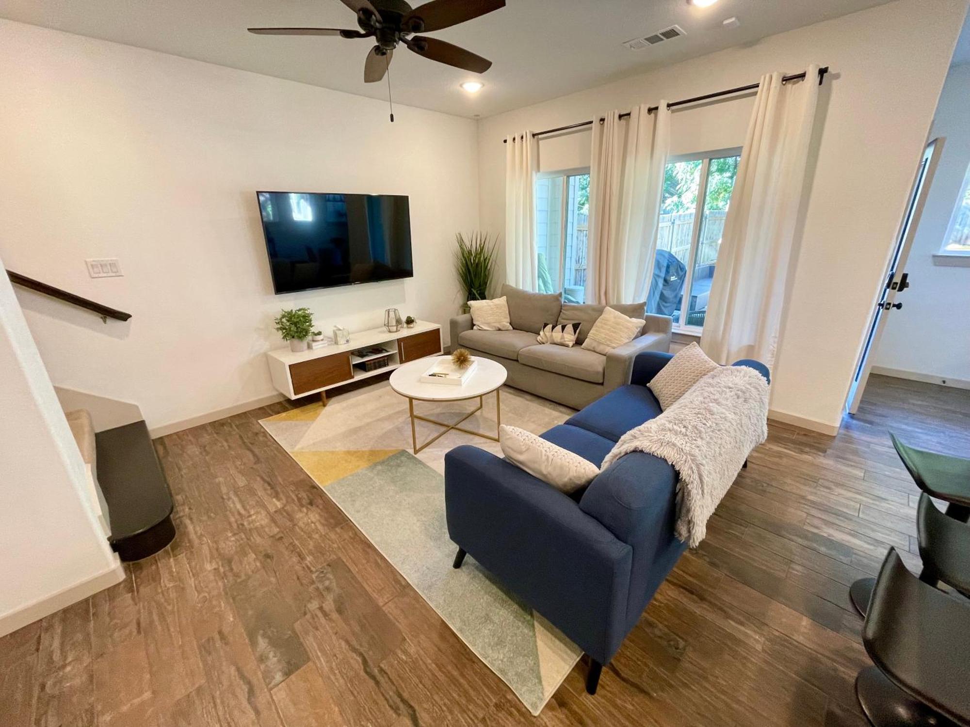 Stylish Townhome Near At&T Stadium, Globe Life, Six Flags & More Arlington Ngoại thất bức ảnh